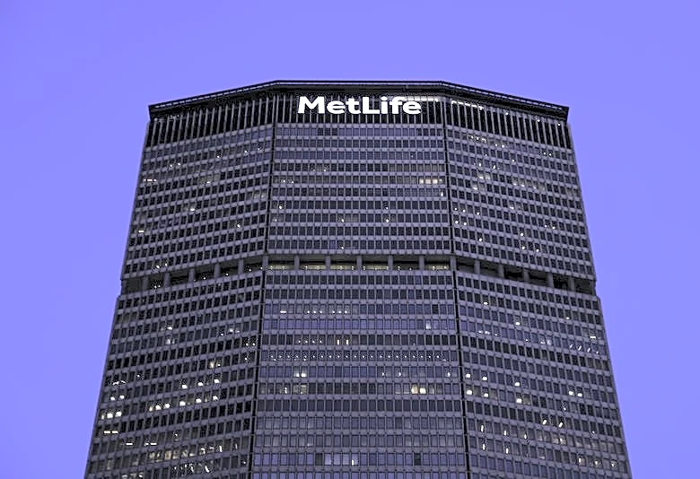 Insurer MetLife adjusted quarterly profit rises on strong investment returns