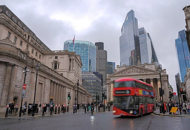 Bank of England holds rates after narrow 5-4 vote, signals reduction ahead