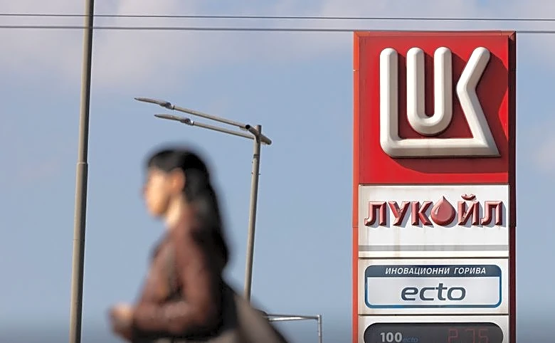 Rival bidders pursue Lukoil assets despite Carlyle deal, sources say