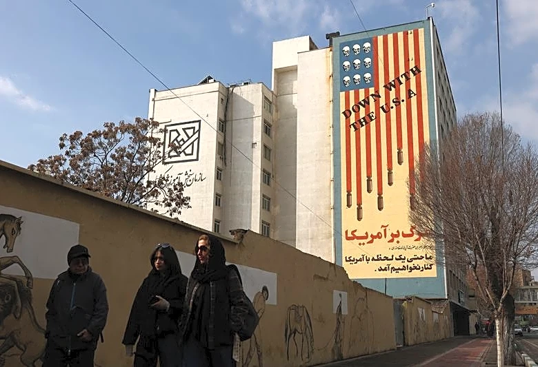 Oil extends decline ahead of US-Iran talks