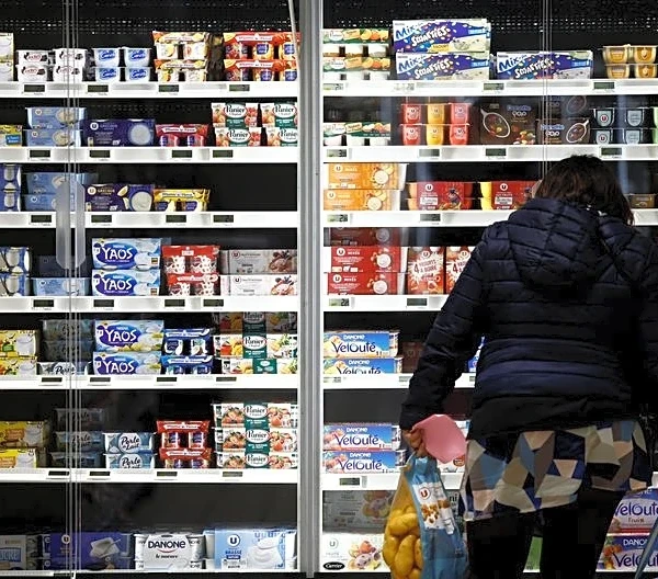 World food prices ease further in January, United Nations' FAO says