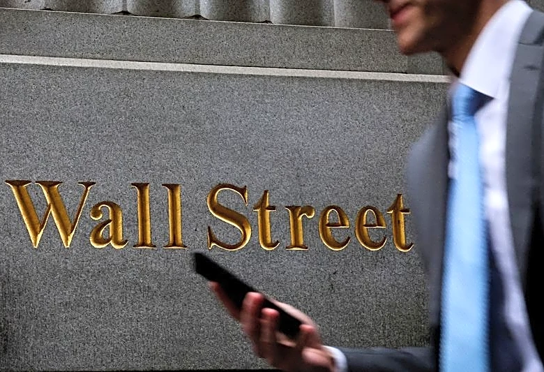 Tech stock shakeout clouds market ahead of economic data deluge