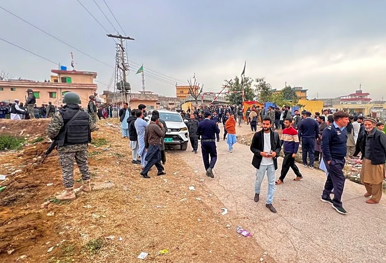 Suicide bomber kills 31 in Shi'ite mosque in Pakistan's capital, officials say