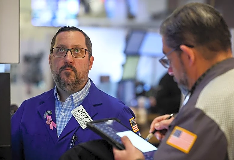 Futures stabilize after tech rout, Amazon slides on AI capex lift