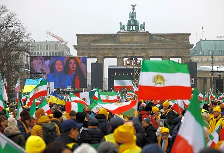 Thousands protest in Berlin in solidarity with Iranian uprisings