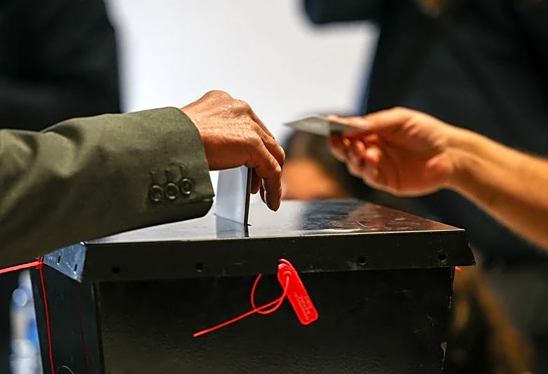 Portugal votes in presidential runoff with Socialist poised for victory