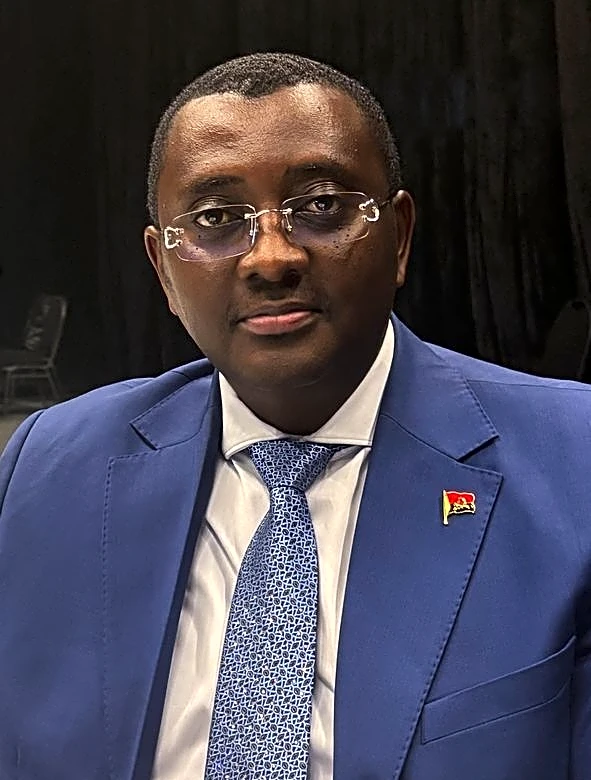 Exclusive-Angola seeks 20%-30% stake in De Beers, senior official says