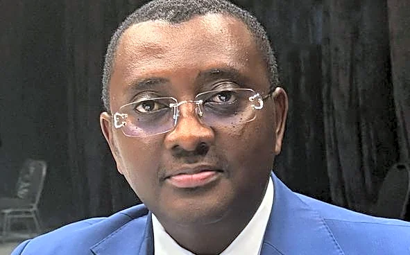 Exclusive-Angola seeks 20%-30% stake in De Beers, senior official says