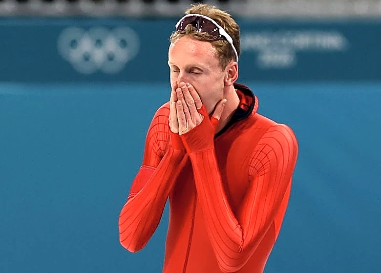 Olympics-Speed skating-Norway's Eitrem crushes field to seize 5,000m crown