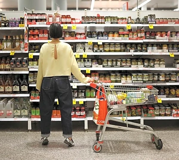 Australian household spending falls in December after two strong months