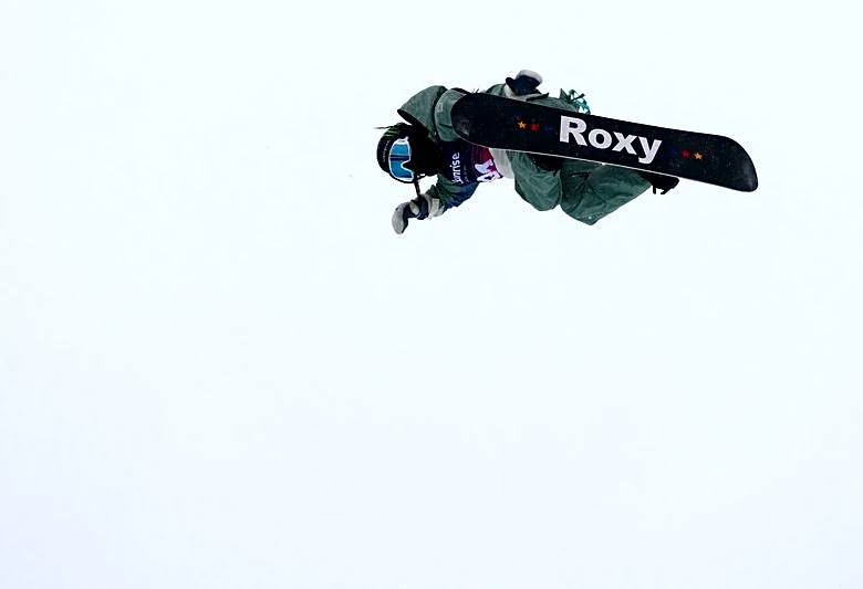 Olympics-Snowboard-American Kim says injured shoulder feeling good as she aims for third gold
