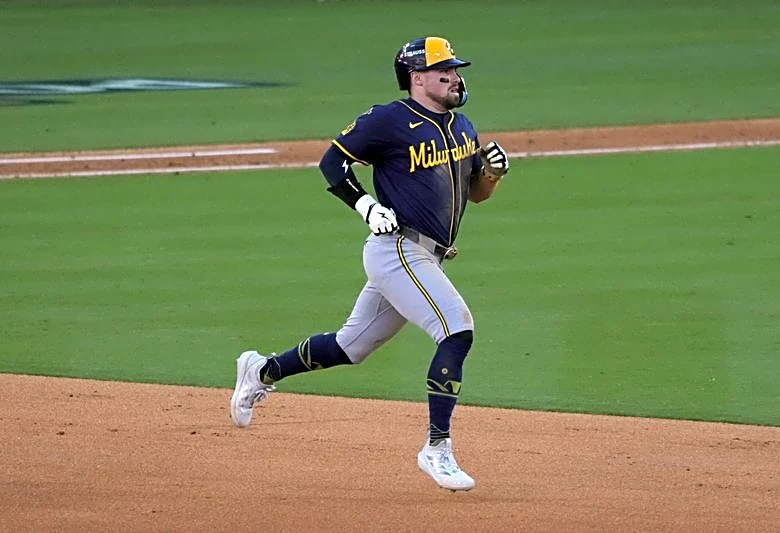 Reports: Red Sox acquiring 3B Caleb Durbin from Brewers