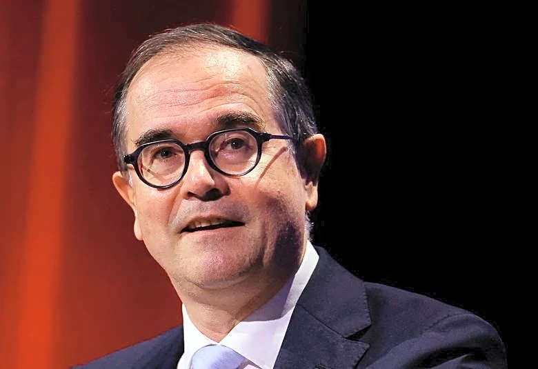 Renault eyes full control of electric van venture Flexis, Le Monde reports