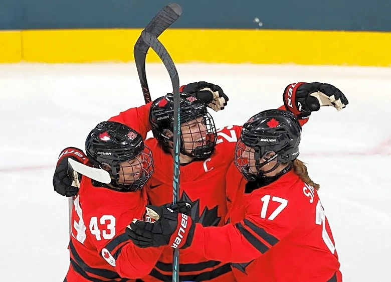 Olympics-Ice hockey-Canada's game with Czechs overshadowed by Poulin injury worry