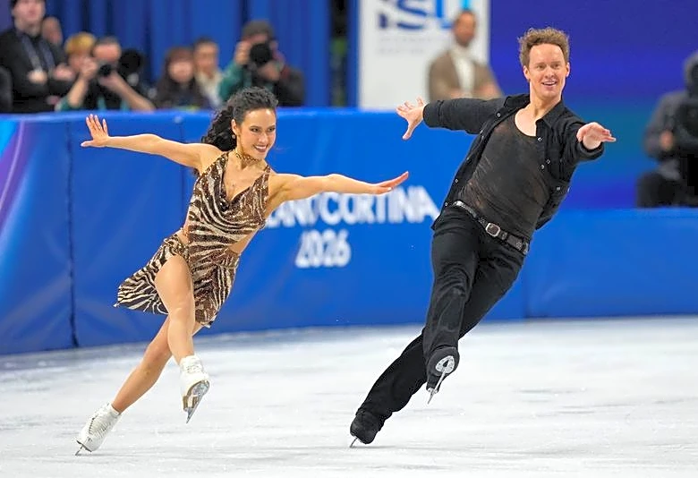 Olympics-Figure skating-Chock, Bates shrug off rhythm-dance deficit before free-dance showdown