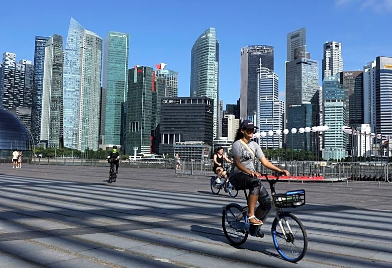 Singapore raises 2026 growth forecast on global economic momentum and AI demand
