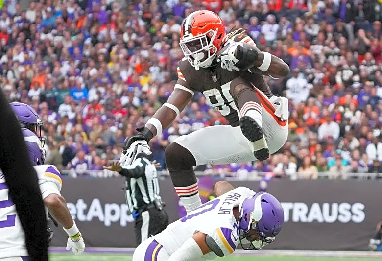 Free agent TE David Njoku posts that his time in Cleveland is over