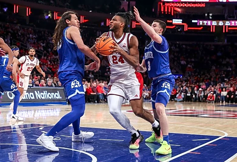 Top 25 roundup: No. 9 Kansas ends No. 1 Arizona's perfect run