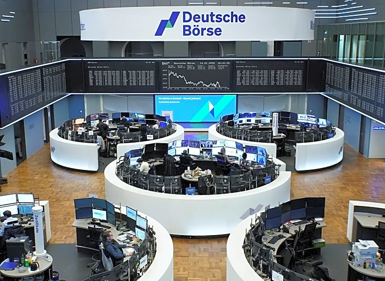 European shares flat as investors take stock of mixed earnings updates