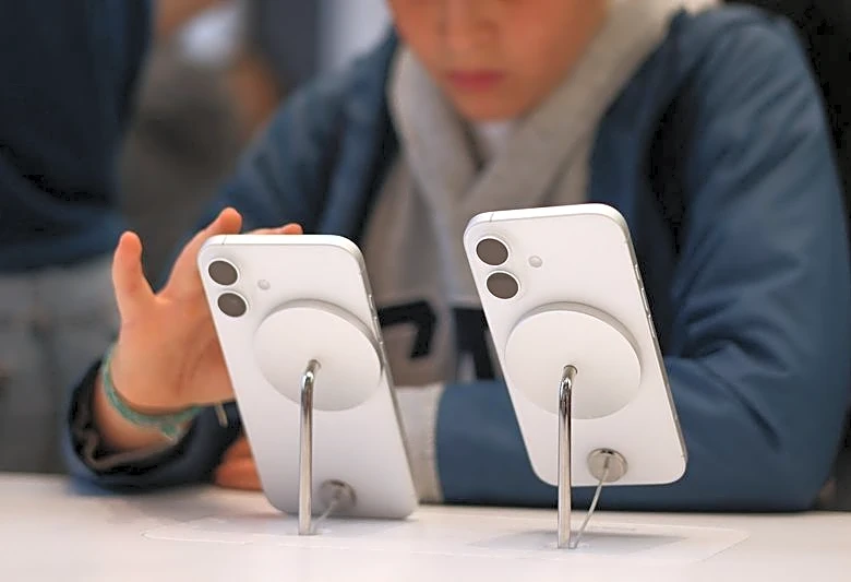 Apple and Google agree app store changes to appease UK regulator