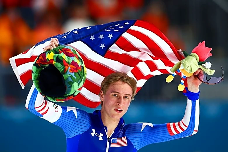 Olympics-Speed skating-American Stolz lives up to the hype to take 1,000m gold