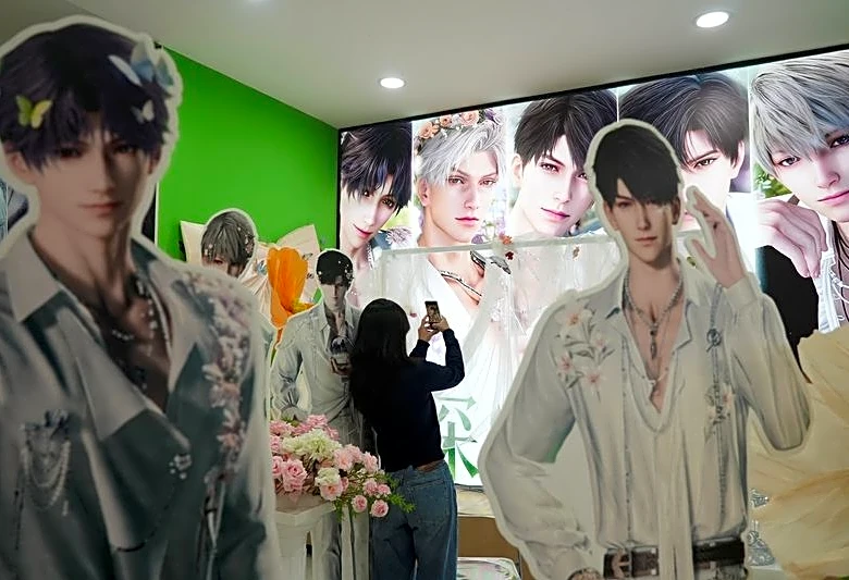 More than a game: virtual boyfriends win hearts in China
