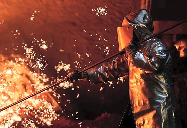 Thyssenkrupp books $477 million restructuring charge at steel division