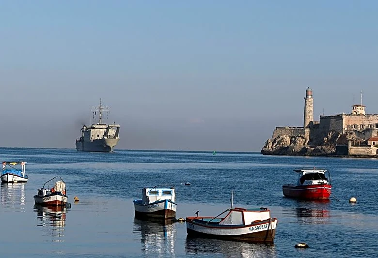 Mexican ships carrying humanitarian aid enter Havana Harbor