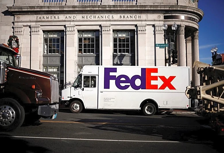 FedEx expects holiday quarter adjusted profit to top Wall Street's view