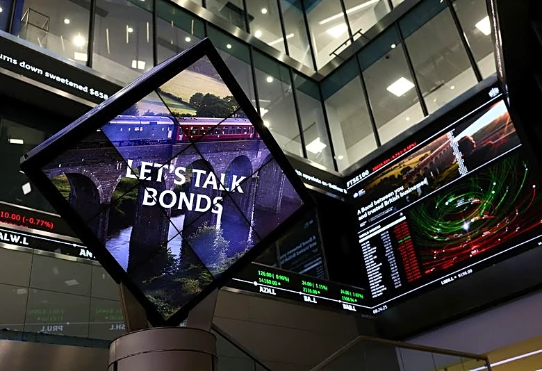 London's FTSE indexes subdued as investors assess AI concerns; defence stocks gain