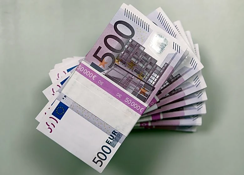 Factbox-How to boost the international role of the euro