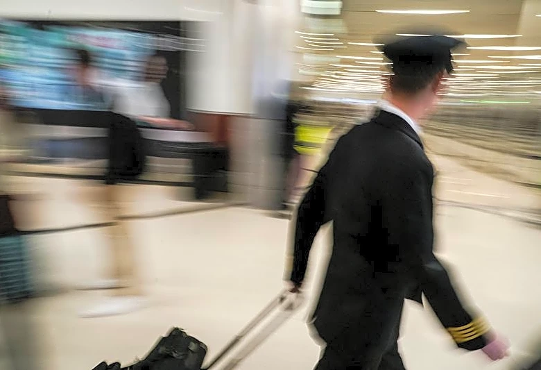 US airlines must certify use of merit-based hiring for pilots, FAA says