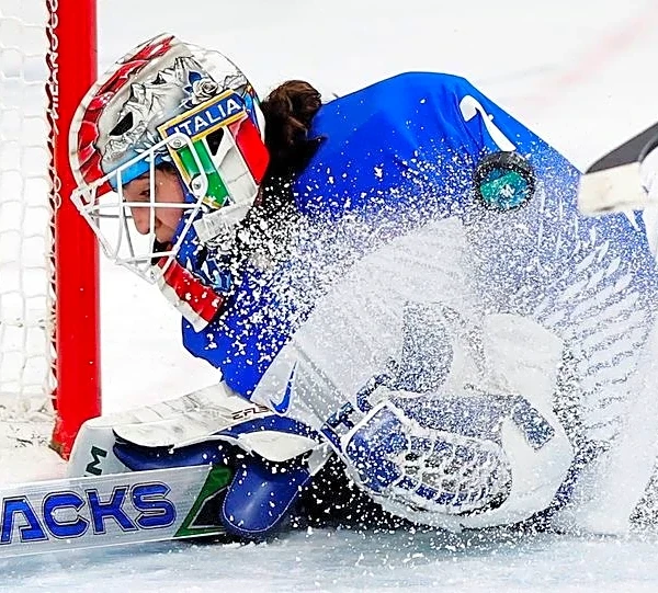 Olympics-Ice hockey-Durante dazzles despite Italy exit to US