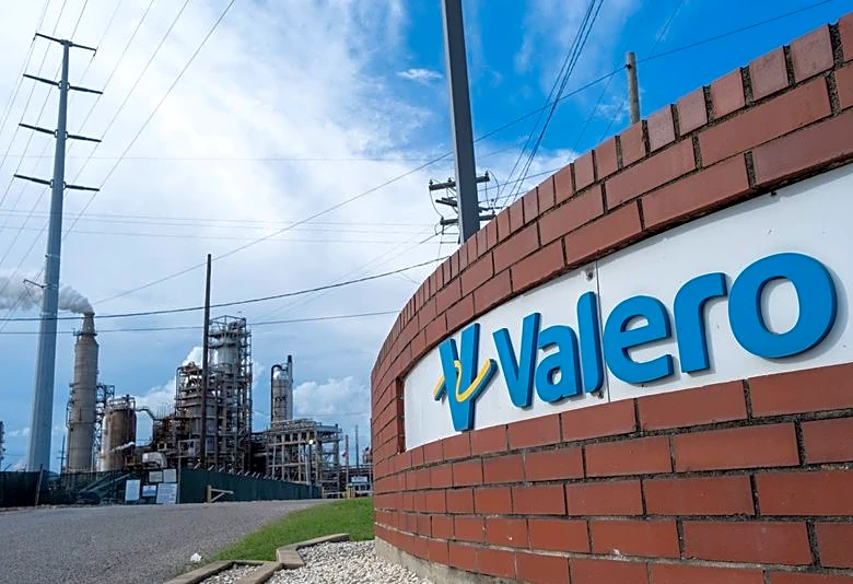 Exclusive-US refiner Valero to import up to 6.5 million barrels of Venezuelan crude in March, sources say