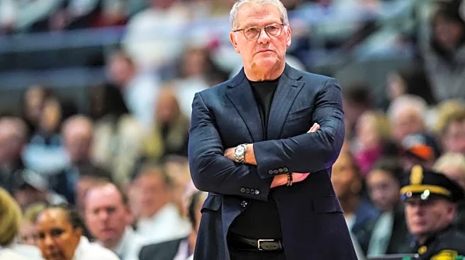 Geno Auriemma ties record as UConn stays No. 1