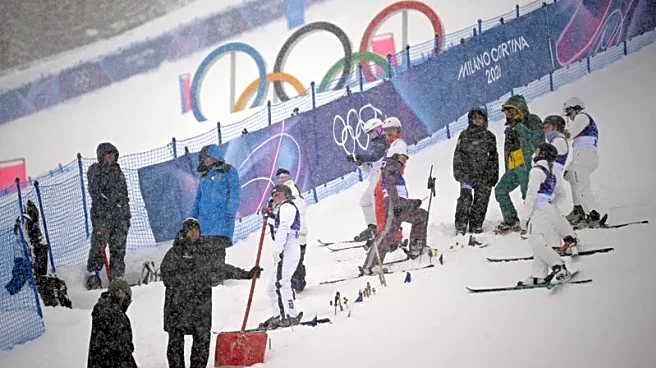 Olympics-Heavy snow upends freestyle skiing and snowboard events
