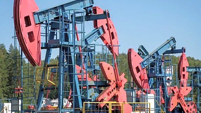 Oil hovers below seven-month high as traders eye U.S.–Iran talks, trade policy