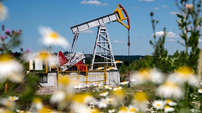 Oil climbs as US-Iran tensions keep supply risks in focus