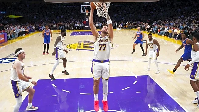 Lakers hold off Knicks for wire-to-wire win