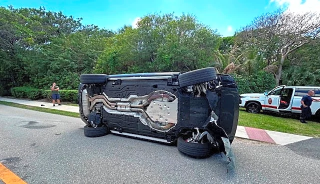 Golf-Woods told police he was looking at phone before rollover crash