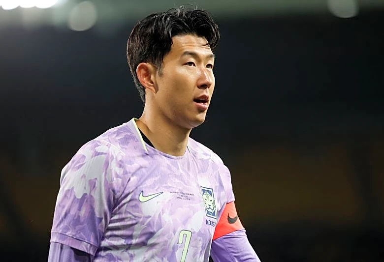 Soccer-South Korea coach Hong backs captain Son