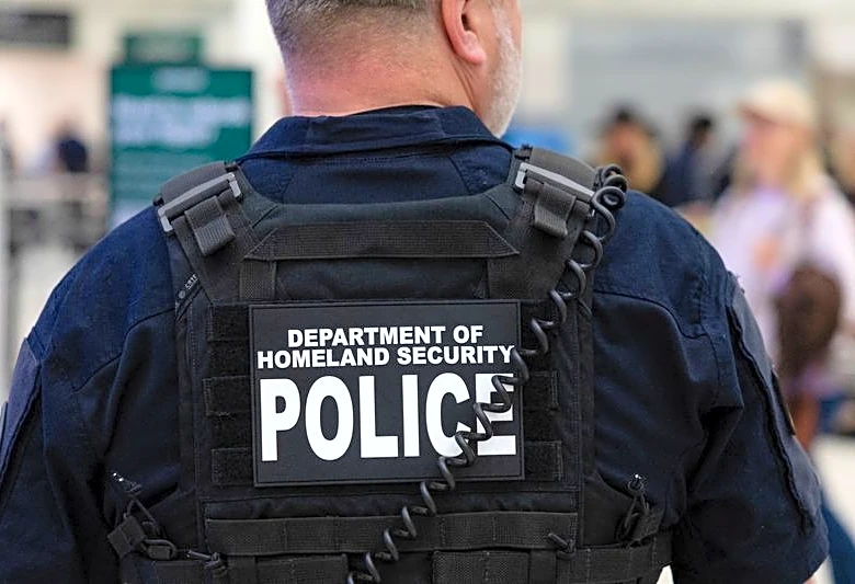 Trump to sign order to pay tens of thousands of DHS employees