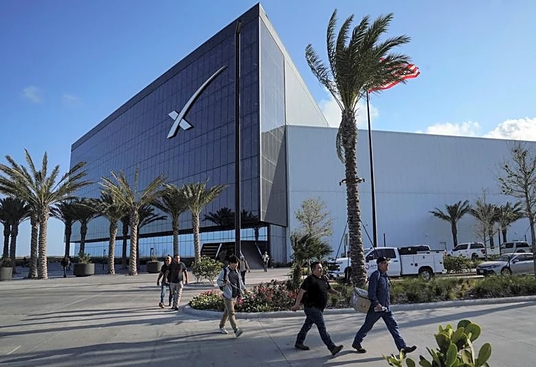 Exclusive-SpaceX has held talks with Saudi fund for possible $5 billion investment in IPO, sources say