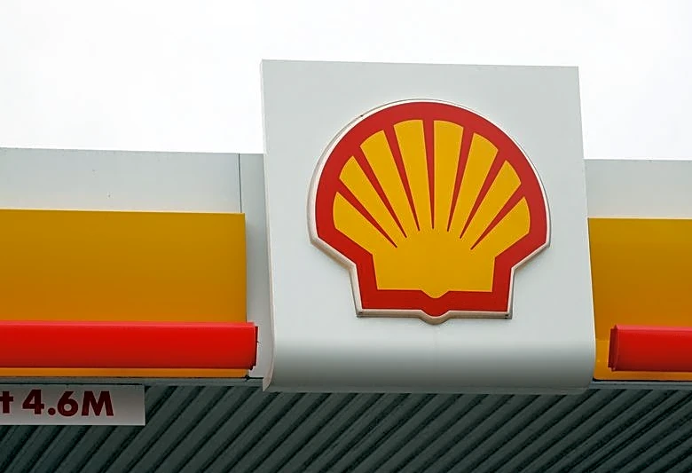 Exclusive-Oil giants show early interest in US Gulf deepwater field stake, sources say