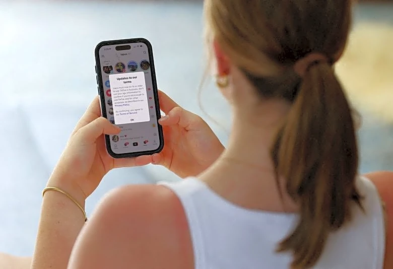 Analysis-Under global spotlight, Australia plays hardball on social media ban