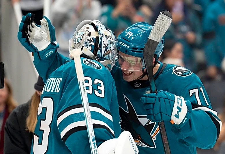 Sharks handle Leafs, remain in thick of wild-card race