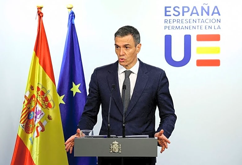 Spanish PM's party gains on anti-war stance, support for far right stalls in polls