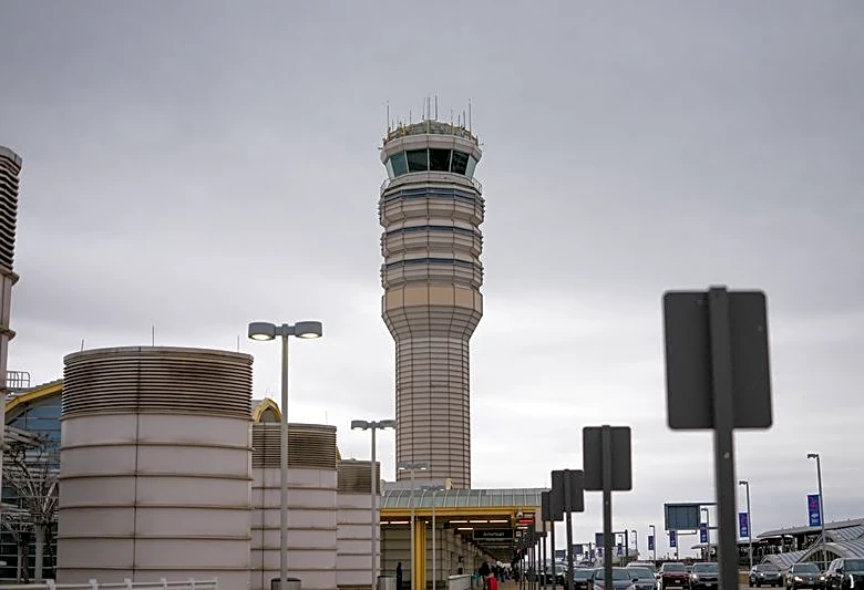 FAA proposes to hire 2,300 air traffic controllers in budget request