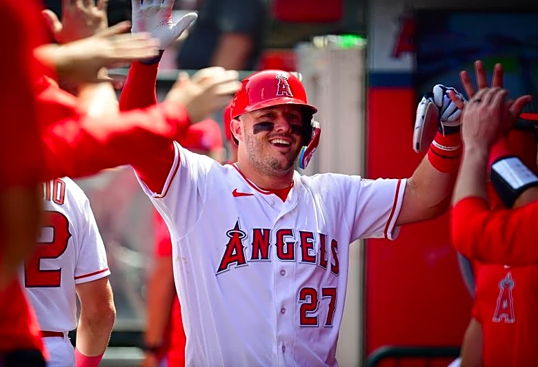 Angels OF Mike Trout (hand) avoids serious injury