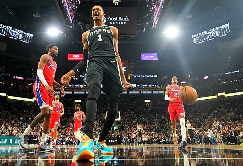 Victor Wembanyama (rib) exits Spurs' win; prognosis unknown